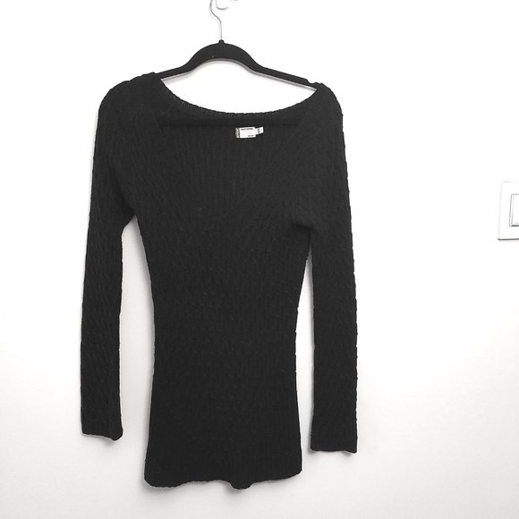 Levi's Sweater Dress with V Neck and Long Sleeves. Size M - Picture 5 of 5